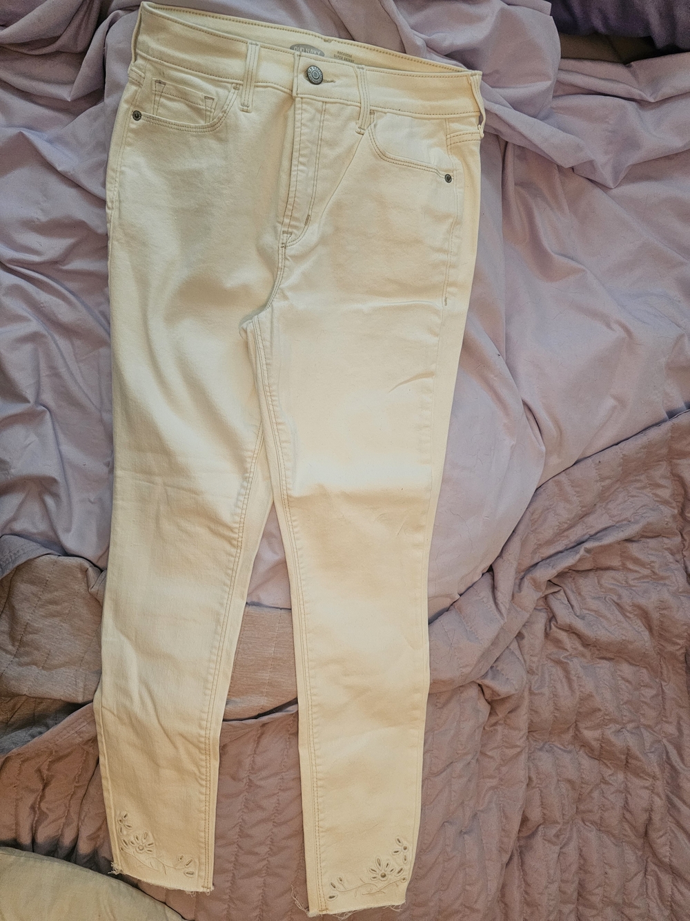 Old Navy Cream Cropped Slim Jeans with Eyelet Ankles